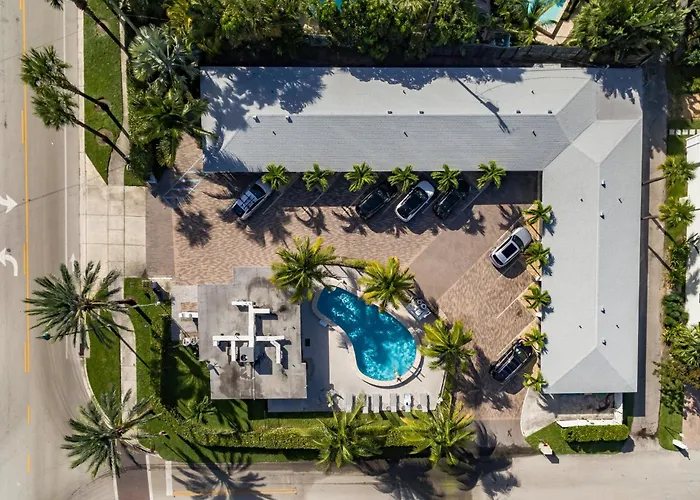 Comfortable Beach Front Apartment In Singer Island